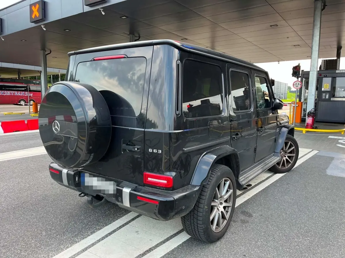 Поляк на Mercedes хотел развернуться на границе Беларуси и Литвы и не смог — вот к чему это привело