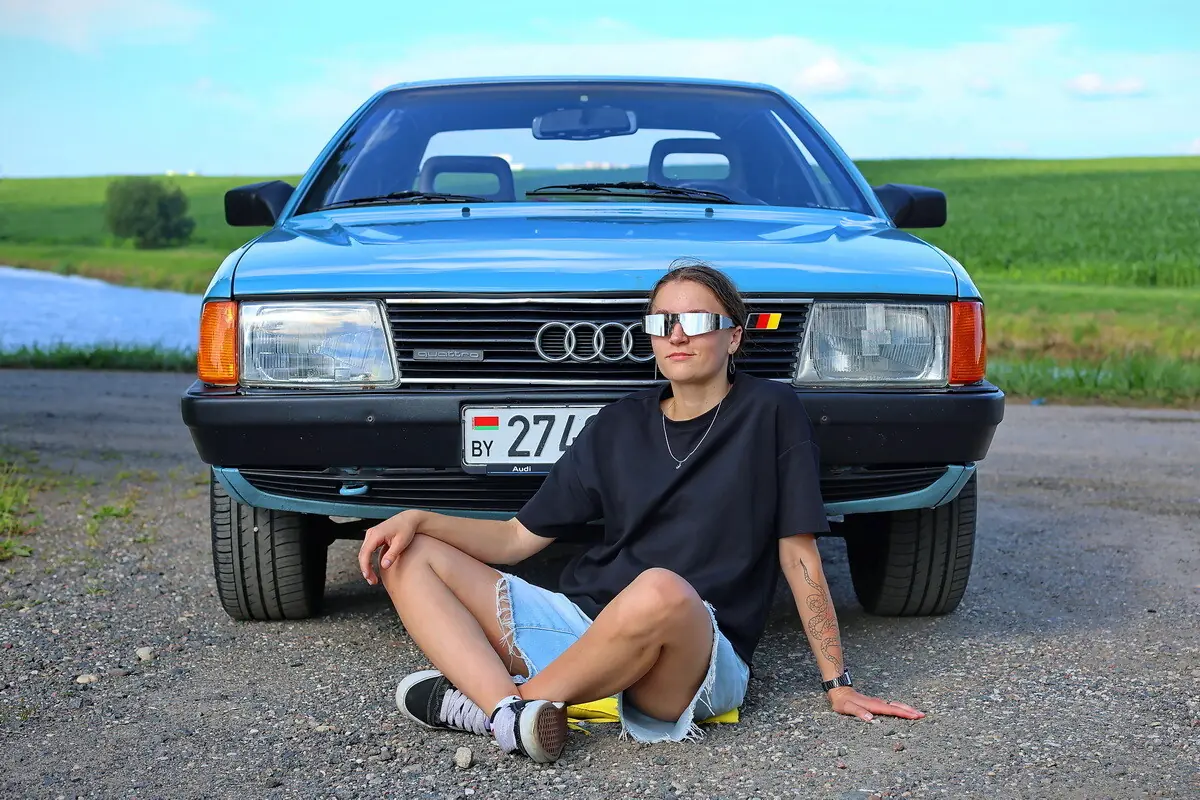 Белоруска восстановила дедовскую Audi, простоявшую 15 лет без движения