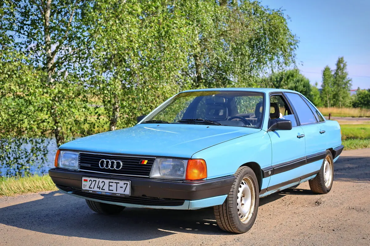 Белоруска восстановила дедовскую Audi, простоявшую 15 лет без движения