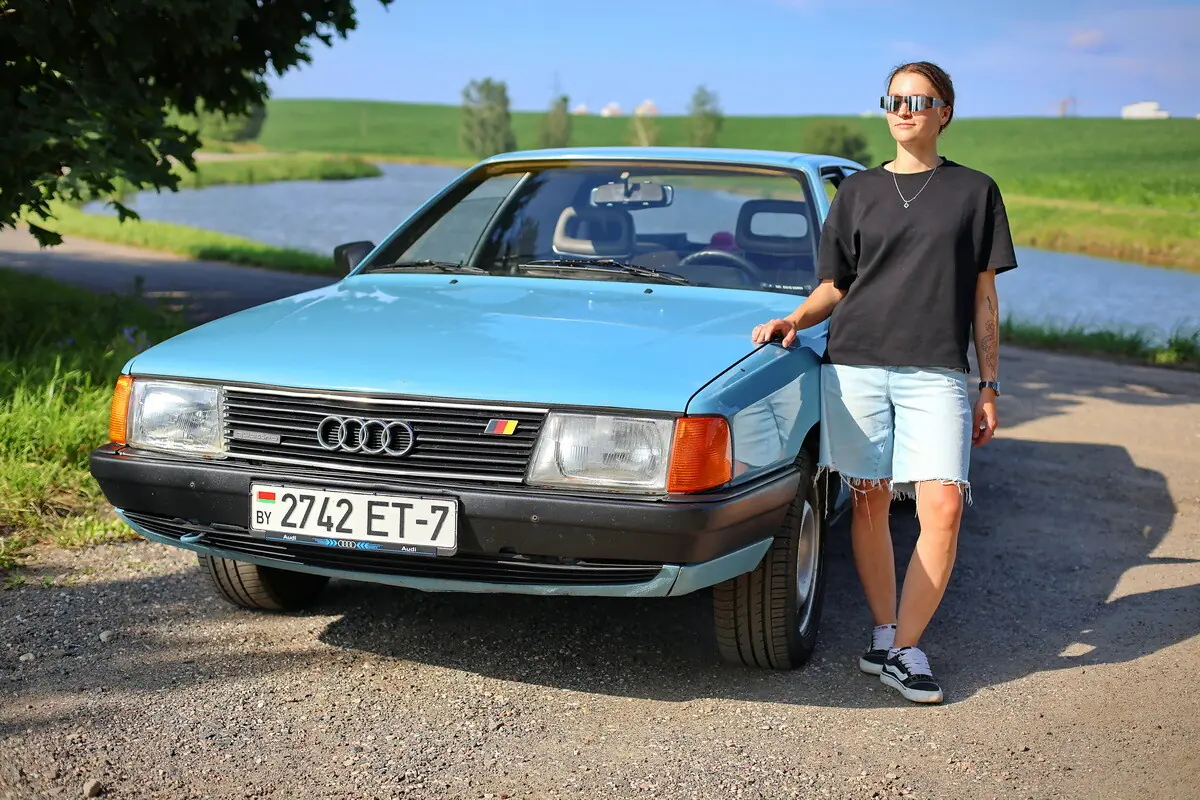 Белоруска восстановила дедовскую Audi, простоявшую 15 лет без движения