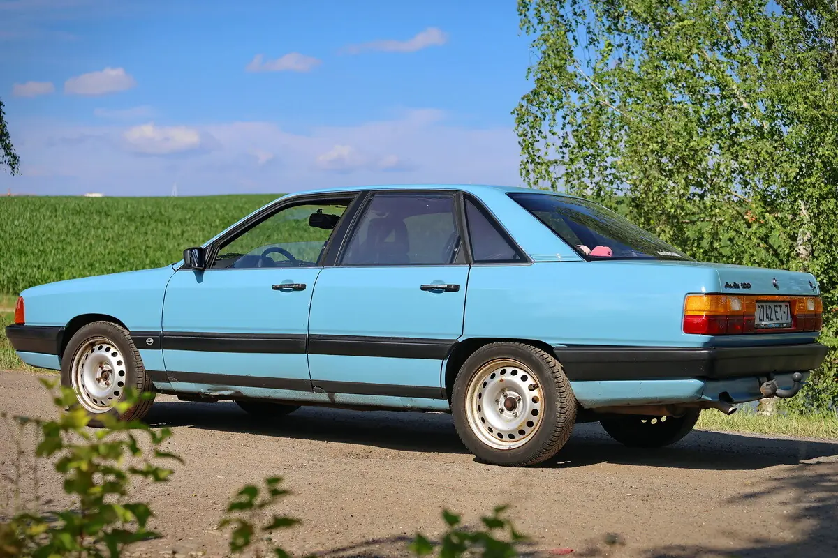 Белоруска восстановила дедовскую Audi, простоявшую 15 лет без движения