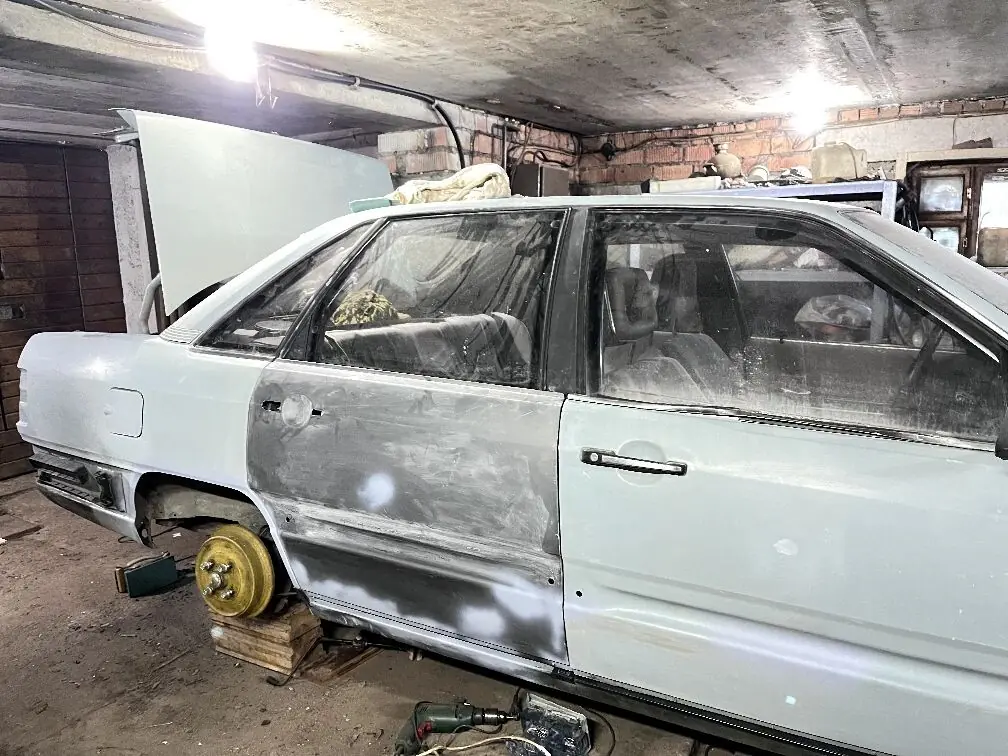 Белоруска восстановила дедовскую Audi, простоявшую 15 лет без движения
