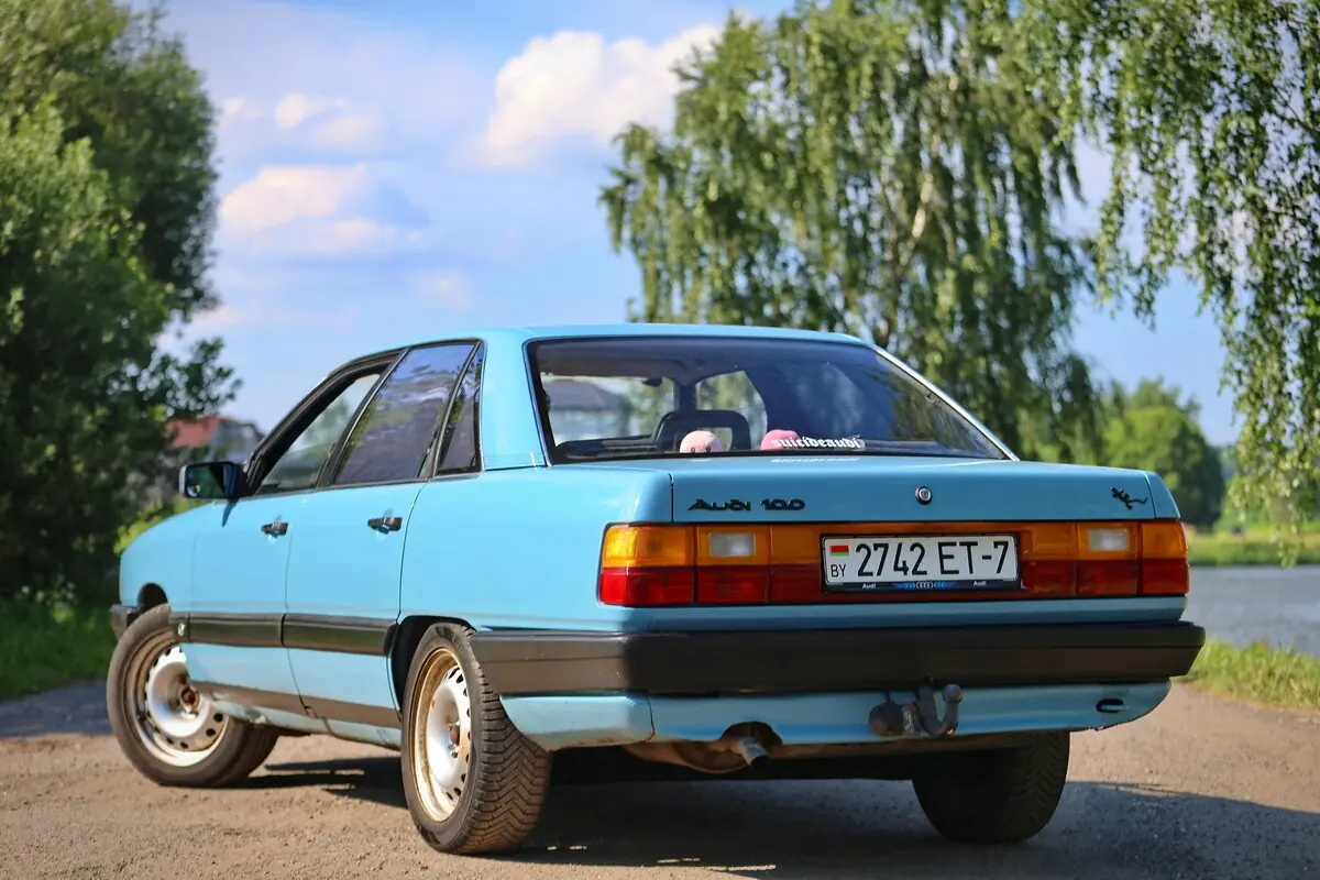 Белоруска восстановила дедовскую Audi, простоявшую 15 лет без движения