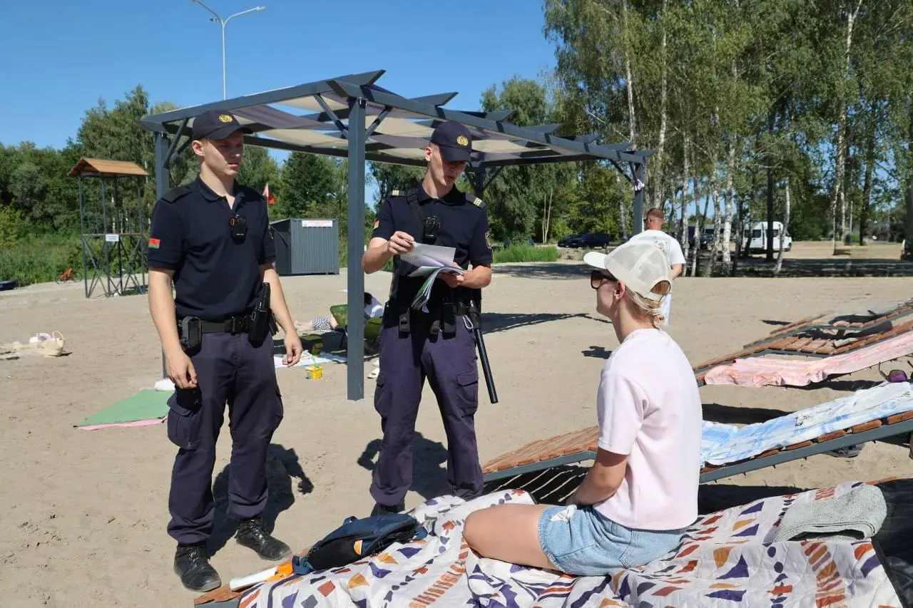 Пляжи Бреста патрулируют с катера и контролируют с помощью дрона