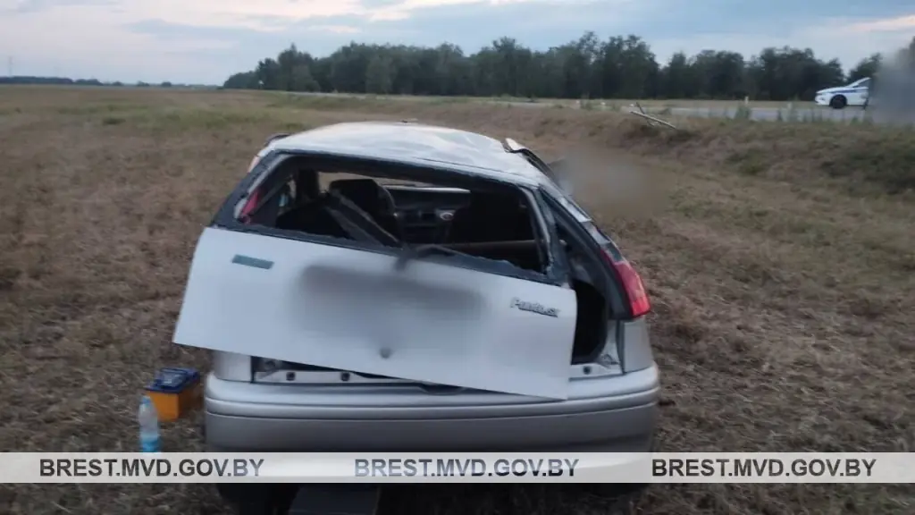 Fiat съехал в кювет и перевернулся в Пинском районе — что произошло за секунды до этого