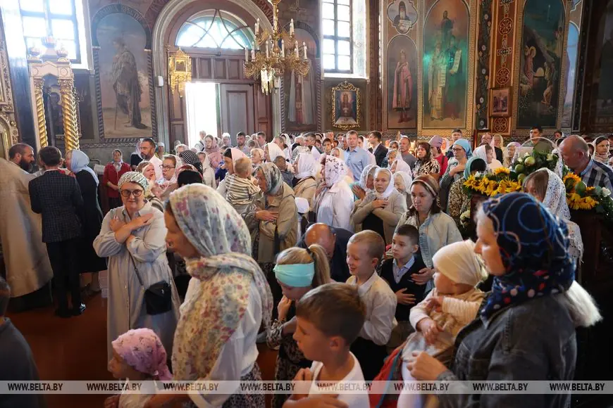 Верующие Бреста встречают Яблочный Спас — фоторепортаж