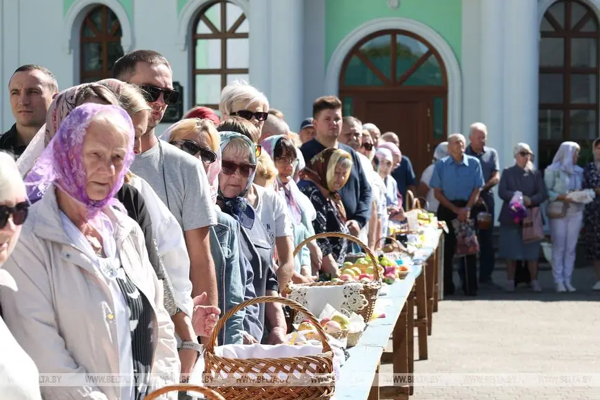Верующие Бреста встречают Яблочный Спас — фоторепортаж