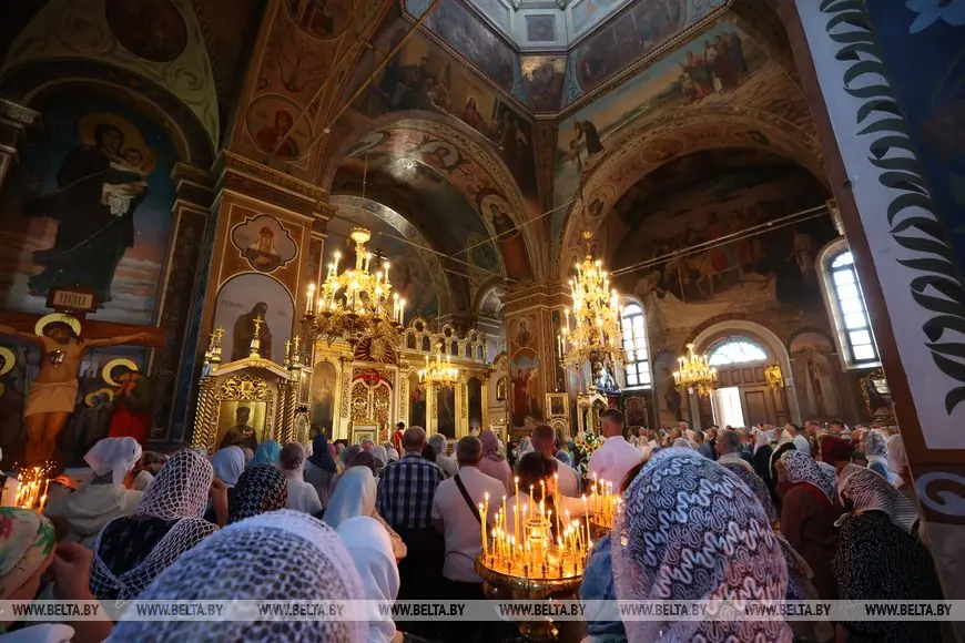 Верующие Бреста встречают Яблочный Спас — фоторепортаж
