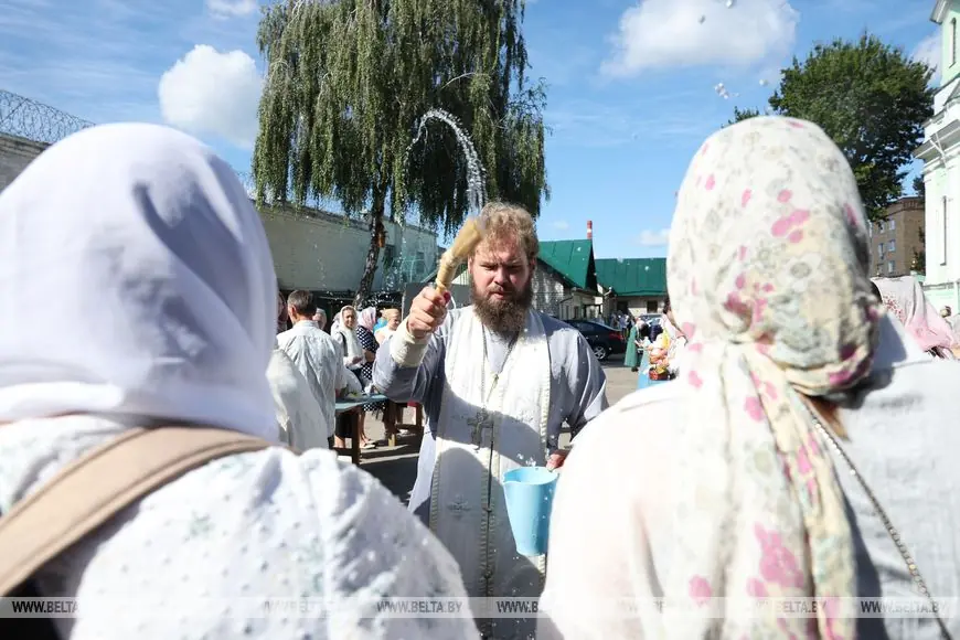 Верующие Бреста встречают Яблочный Спас — фоторепортаж