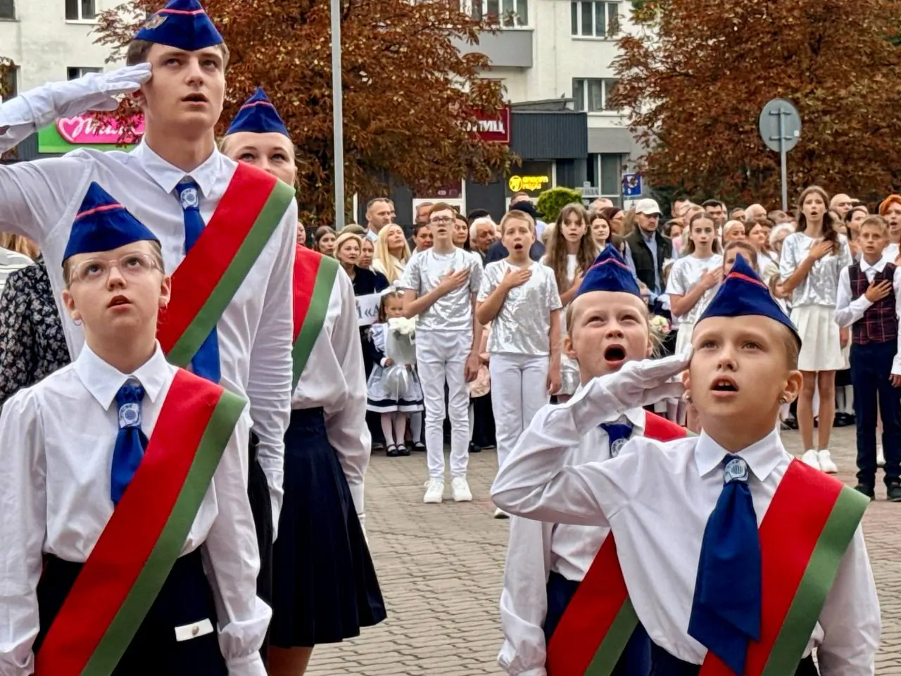 Школы Бреста встретили учеников после летних каникул — как это было