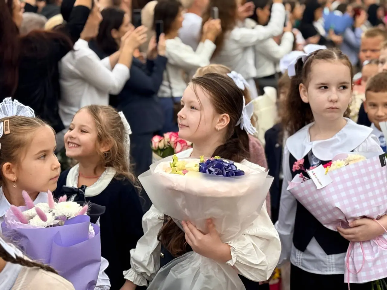Школы Бреста встретили учеников после летних каникул — как это было