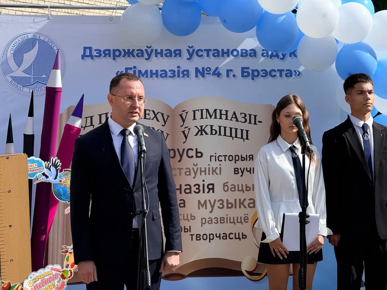 Школы Бреста встретили учеников после летних каникул — как это было