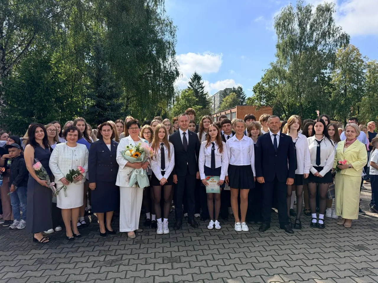 Школы Бреста встретили учеников после летних каникул — как это было