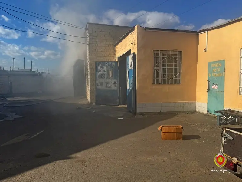 На СТО вспыхнул автомобиль — что произошло