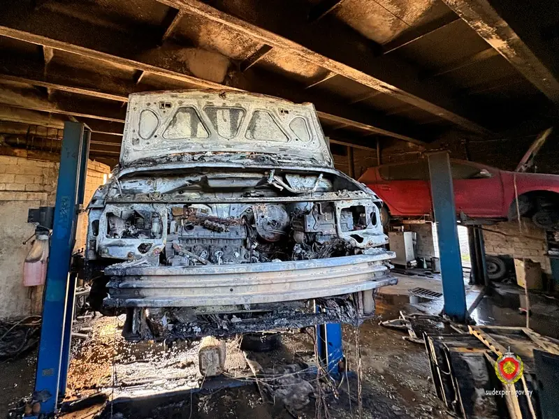 На СТО вспыхнул автомобиль — что произошло
