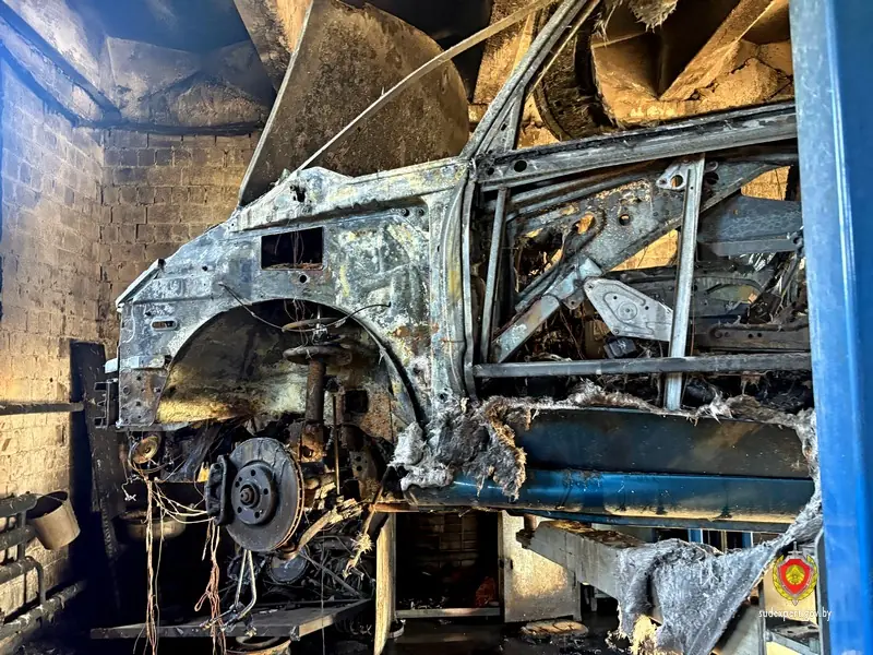 На СТО вспыхнул автомобиль — что произошло