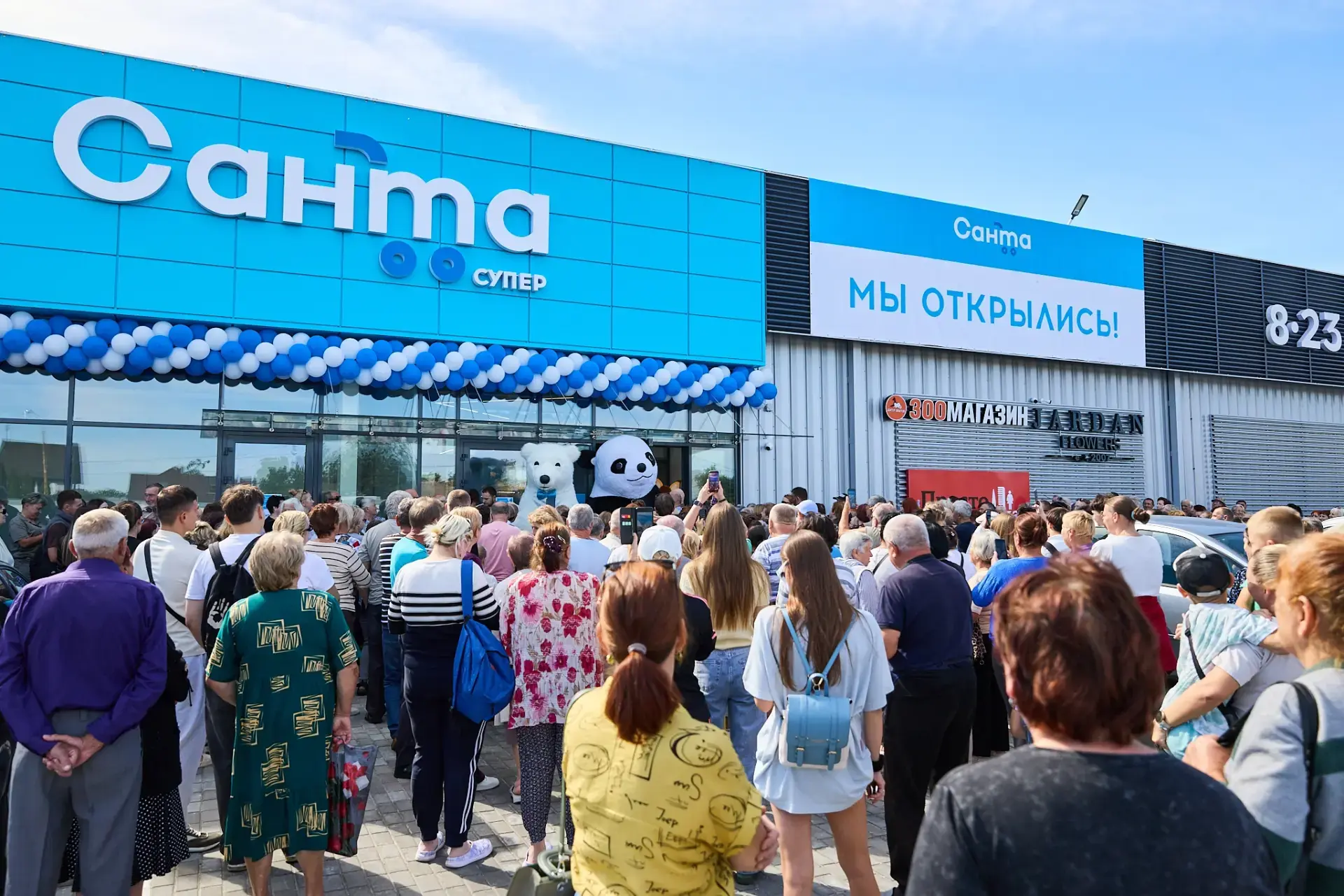 Открытие новой «Санты» на Речице собрало сотни брестчан: чем удивил магазин