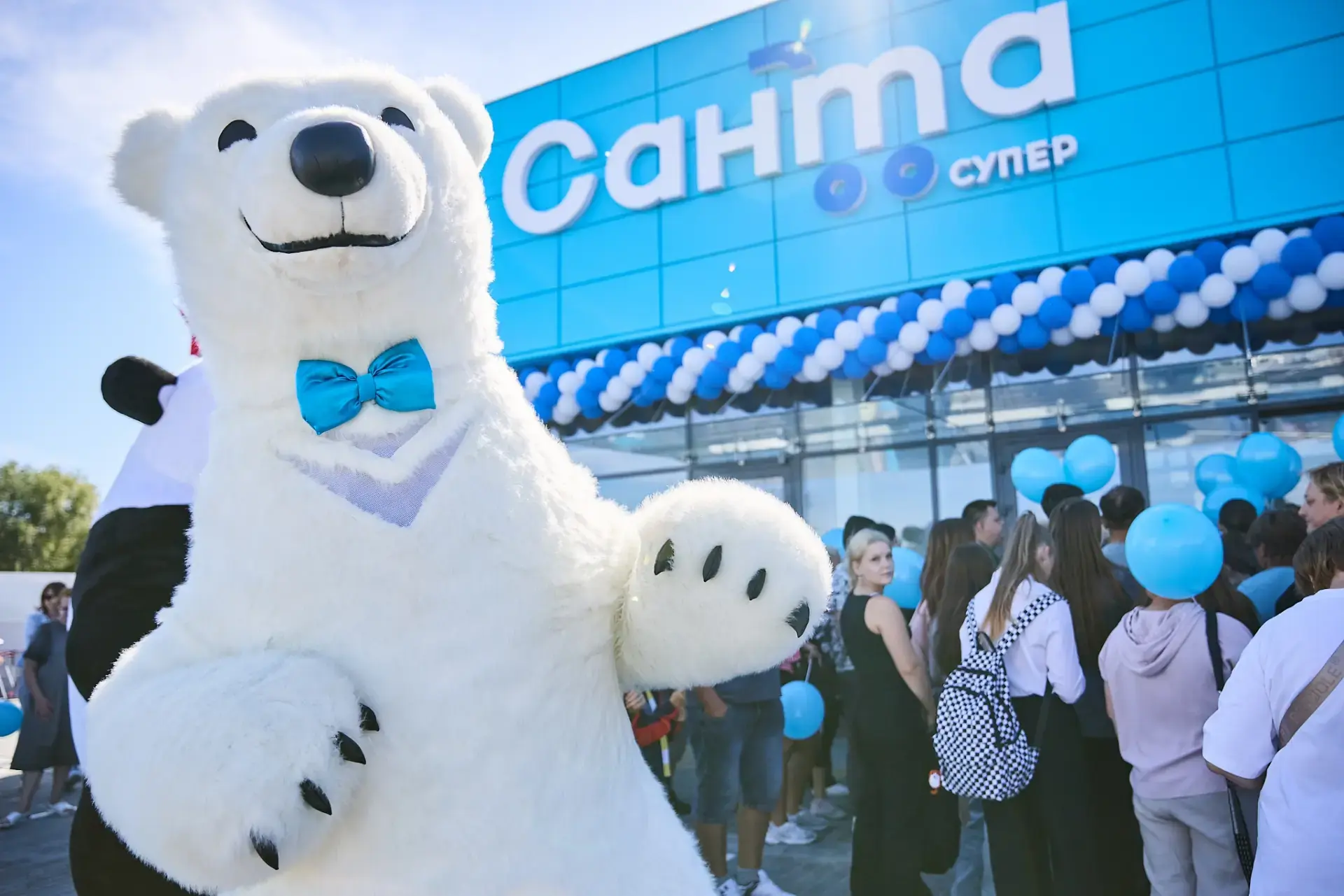 Открытие новой «Санты» на Речице собрало сотни брестчан: чем удивил магазин