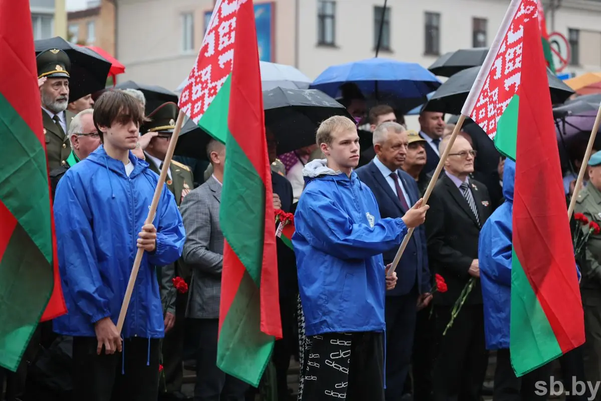 В Бресте прошел торжественный митинг в честь Дня народного единства