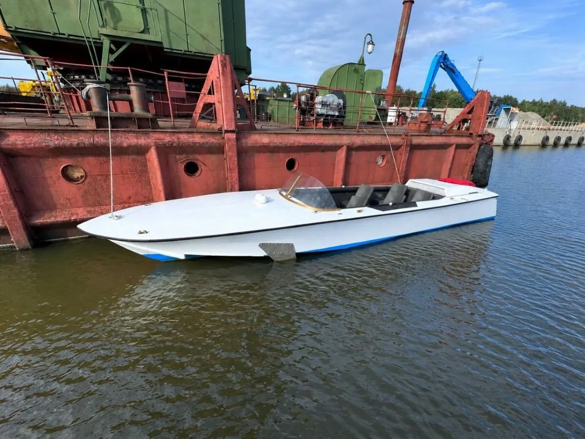 В Бресте спустили на воду восстановленную советскую «Крылатку»