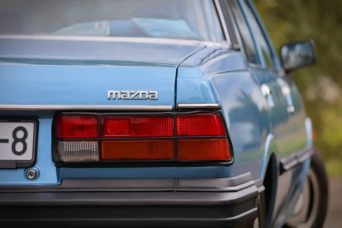 Белорус взял старую Mazda, которая «стояла на коленях» — сколько он вложил в её восстановление