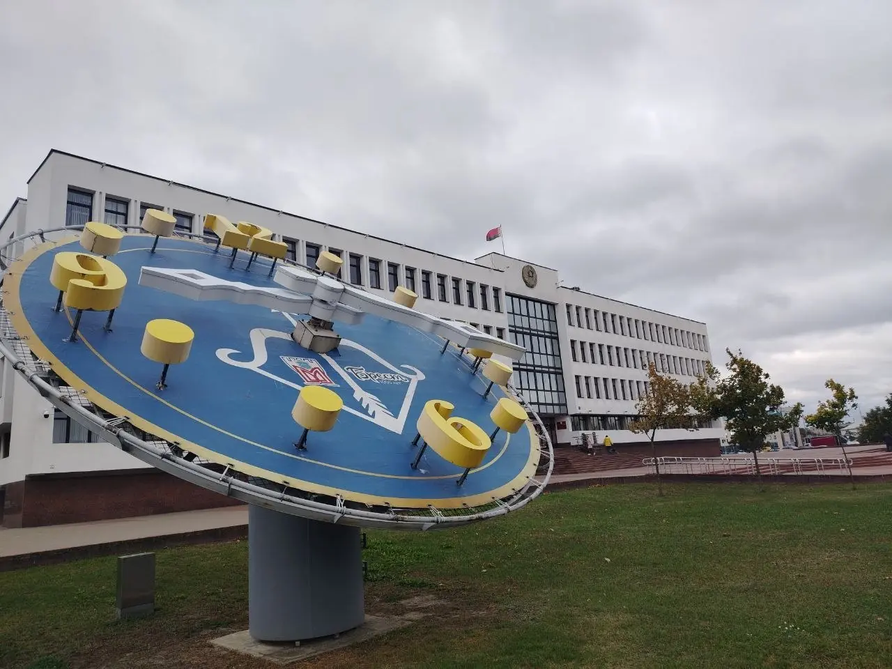 Часы у администрации Московского района в Бресте перенесут на новое место