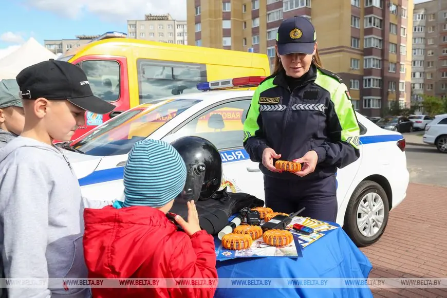 В Бресте больше тысячи школьников вывели на улицу — в чем причина