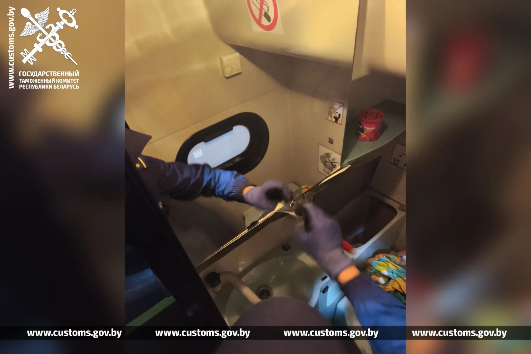 Брестские таможенники обнаружили в тайниках автобуса товары на 55 тысяч рублей