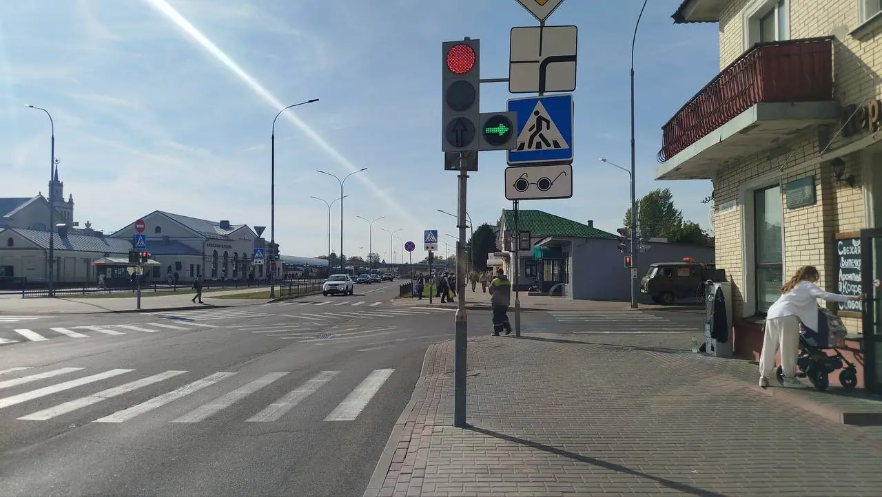 На этом перекрёстке в Бресте налево разрешили поворачивать с двух полос — где именно