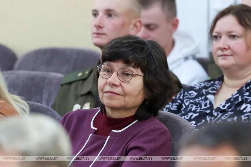 В Бресте десантники устроили мамам сюрприз