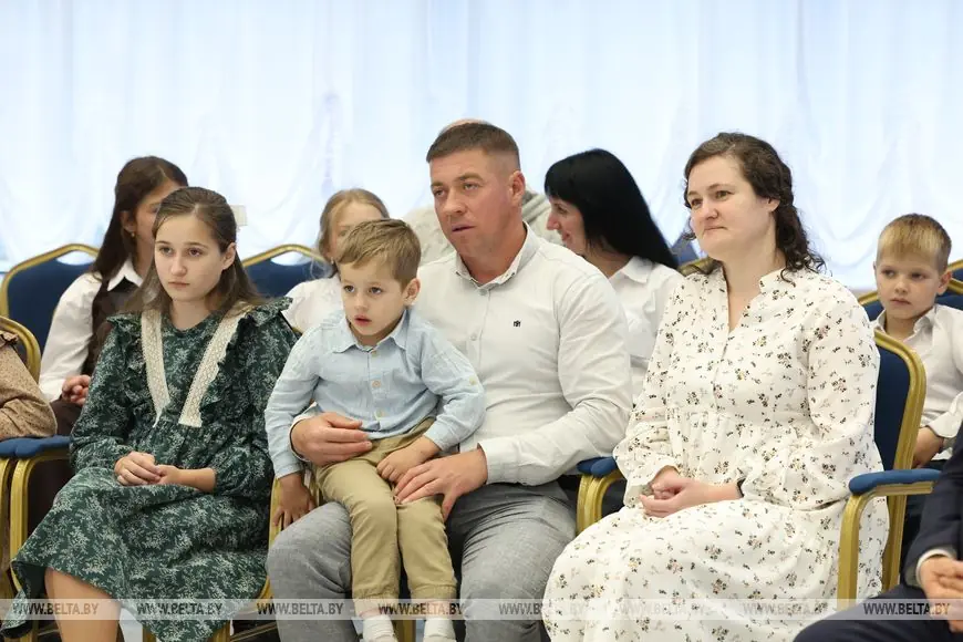 Восьми брестчанкам вручили орден Матери — какие истории стоят за наградами