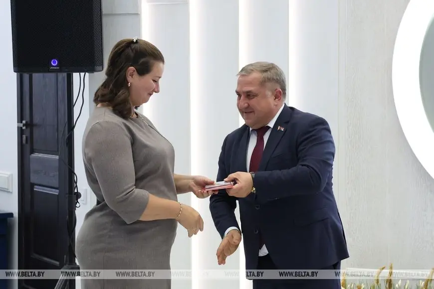 Восьми брестчанкам вручили орден Матери — какие истории стоят за наградами