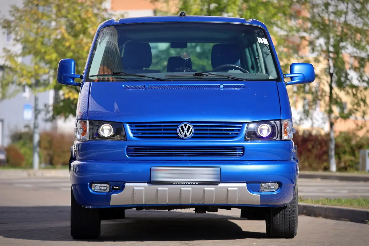 Белорус купил старый VW Multivan и перебрал в нем почти все. Во сколько обошелся ремонт