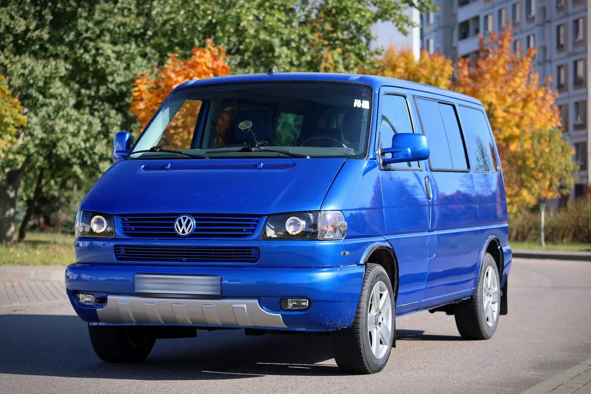 Белорус купил старый VW Multivan и перебрал в нем почти все. Во сколько обошелся ремонт
