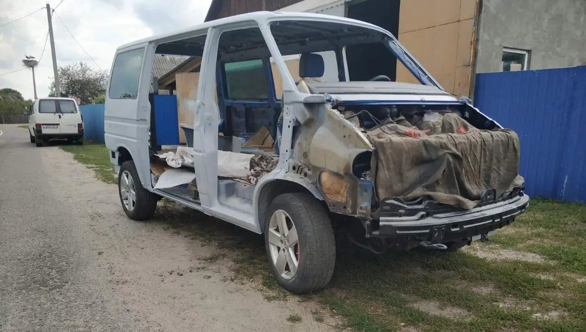 Белорус купил старый VW Multivan и перебрал в нем почти все. Во сколько обошелся ремонт
