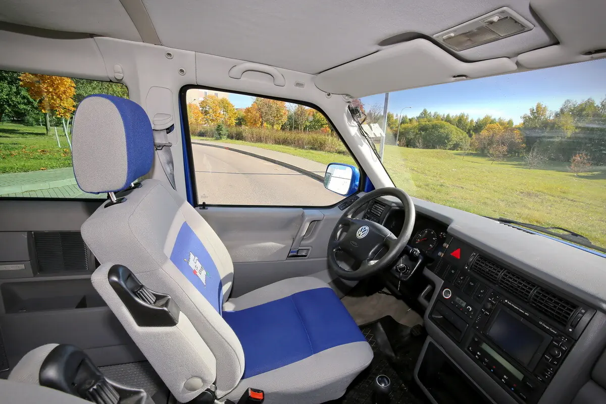 Белорус купил старый VW Multivan и перебрал в нем почти все. Во сколько обошелся ремонт