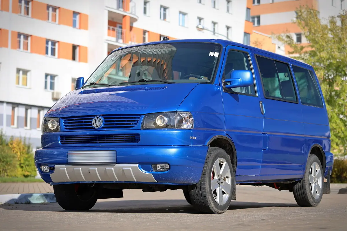 Белорус купил старый VW Multivan и перебрал в нем почти все. Во сколько обошелся ремонт
