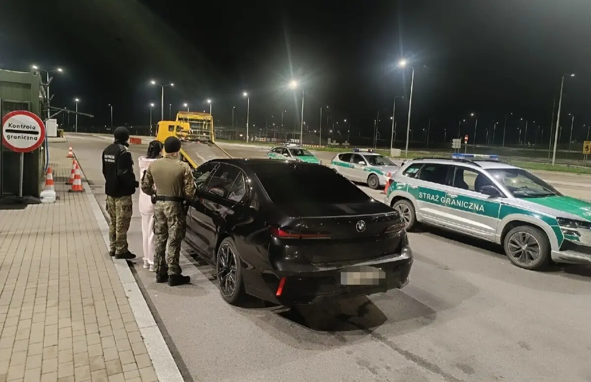 Белоруска приехала на границу Польши и Литвы на дорогом BMW — чем закончилась проверка