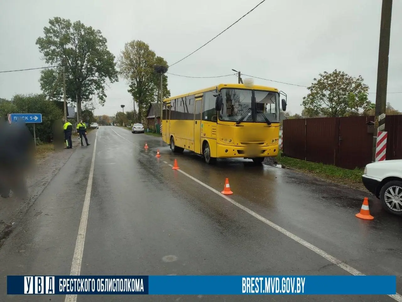В Пинском районе под автобус попал 70-летний велосипедист