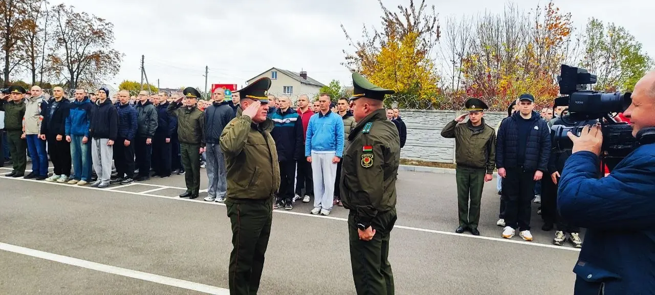 В Бресте проводили первых призывников этой осени