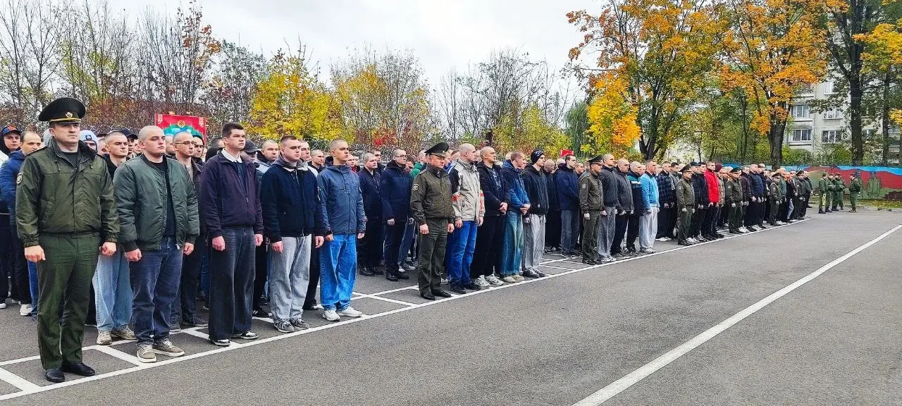 В Бресте проводили первых призывников этой осени