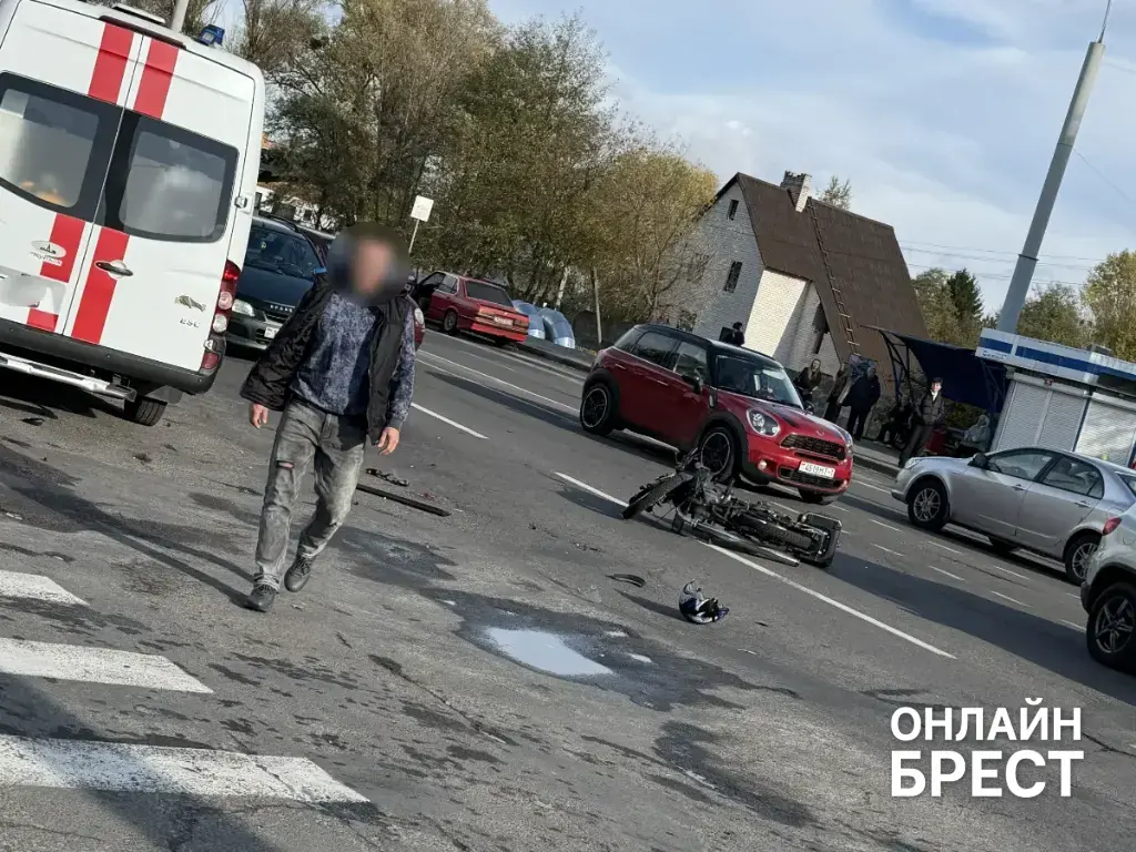 Мотоциклист госпитализирован: что известно о ДТП на Суворова в Бресте