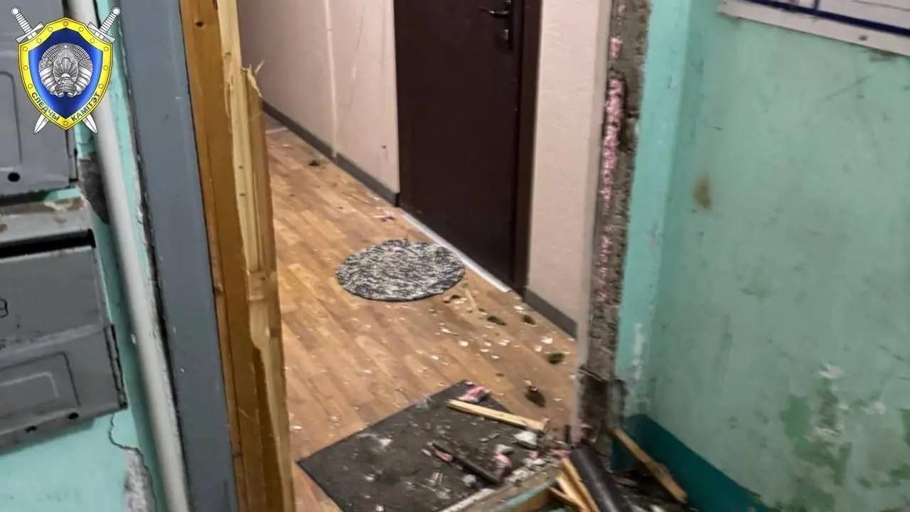 В Минске взрывной волной выбило оконную раму в квартире — что произошло внутри