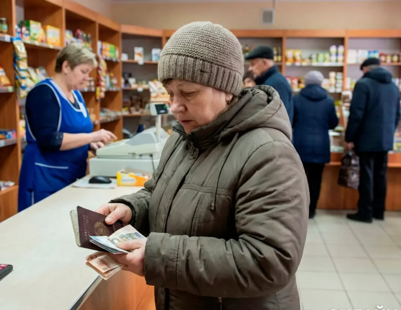 В Пружанском районе женщина нашла в магазине паспорт с деньгами, забрала половину суммы, а остальное вернула