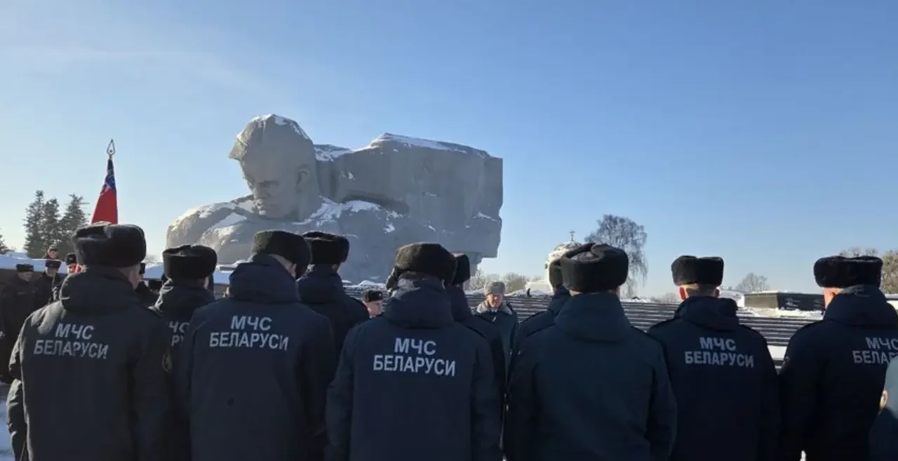 Торжественное прощание на плацу: брестские десантники завершили срочную службу