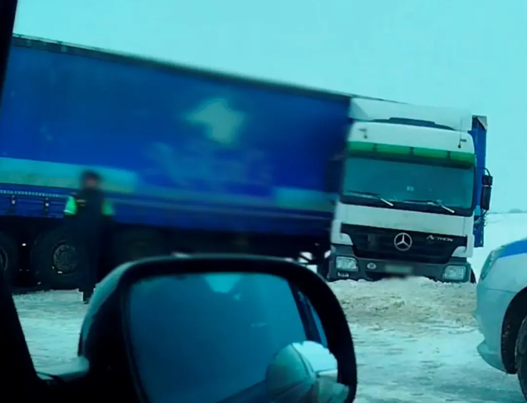 В Каменецком районе водитель Mercedes не справился с управлением и съехал в кювет