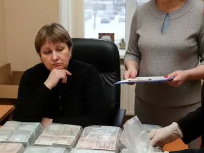 Сотрудница обменного пункта похитила более полумиллиона рублей ради игры в онлайн-казино