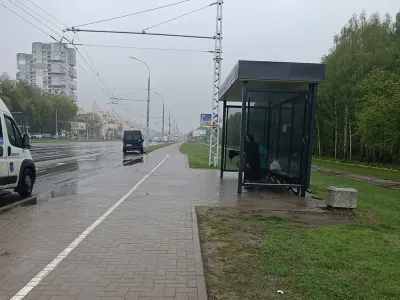 В Бресте обновляют остановку «Зубачева»: старый навес уже демонтировали