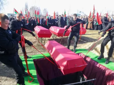 Останки 12 жертв геноцида белорусского народа перезахоронили в Кобрине