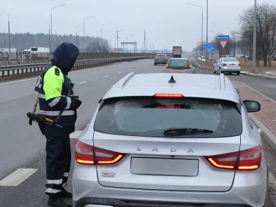 ГАИ начала по всей стране рейды против использования телефонов за рулем: что будут применять?